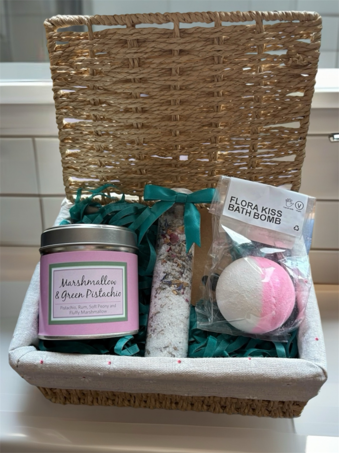 Marshmallow & Green Pistachio Bath Hamper