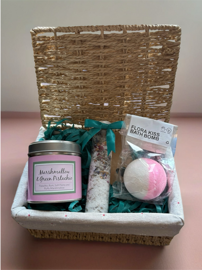 Marshmallow & Green Pistachio Bath Hamper